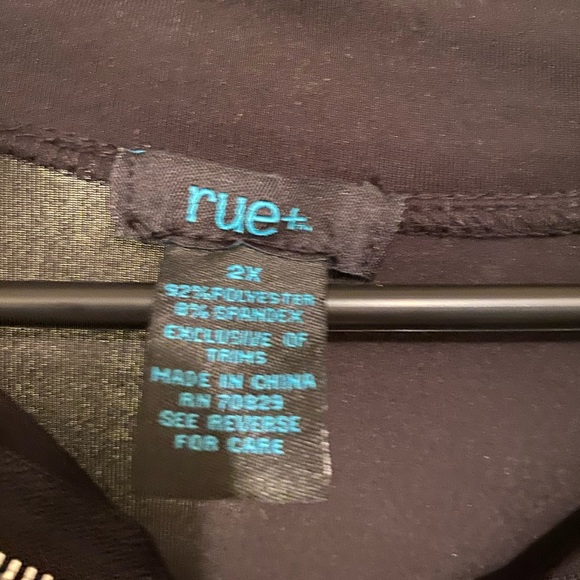 Form fitting hoodie - Picture 2 of 2